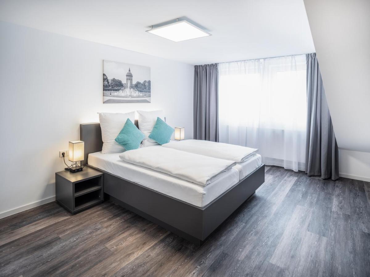 Boarding World Smart Hotel